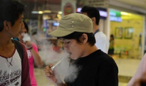 El cigarro electrónico es el preludio al tabaquismo adolescente.